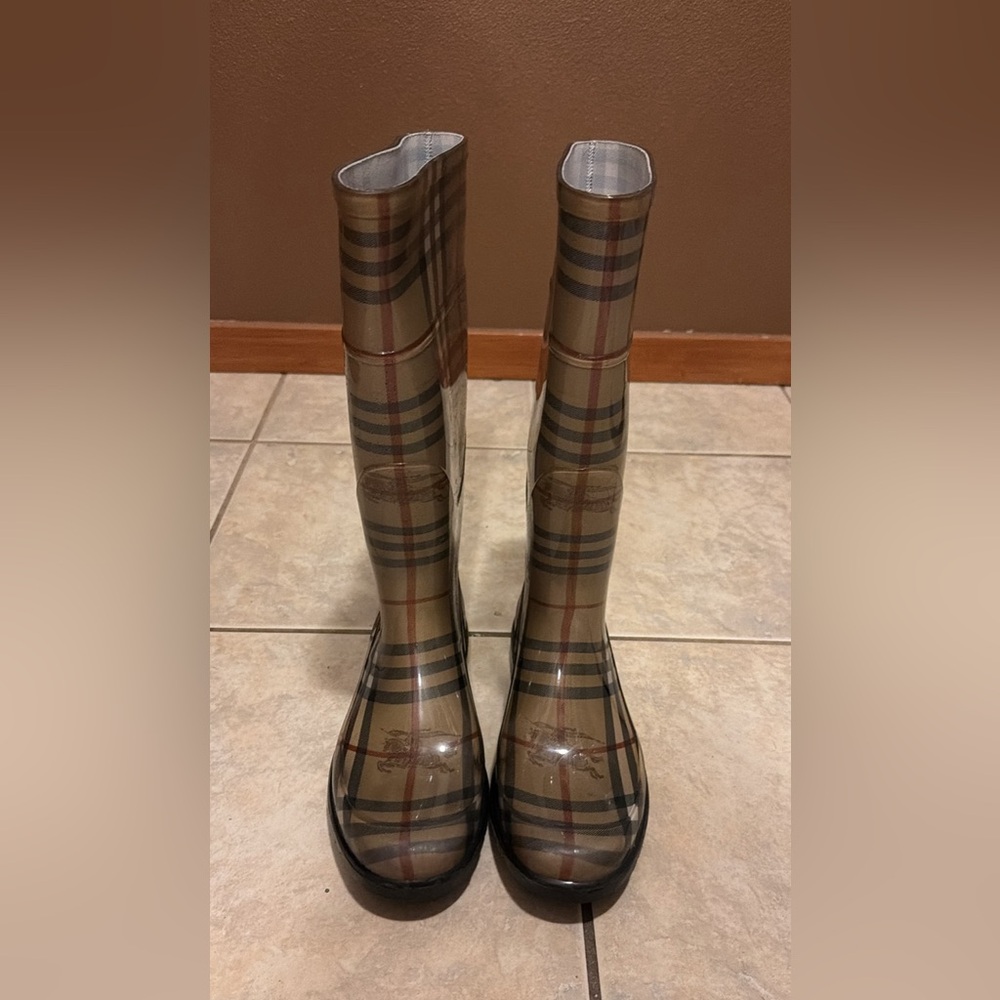 Burberry Plaid Rain Boots Size 8